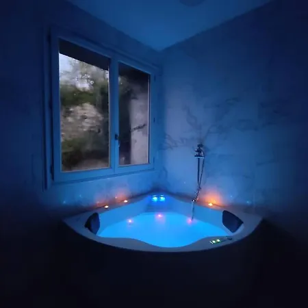 Maison Atypique Avec Balneotherapie Et Belle Vue *