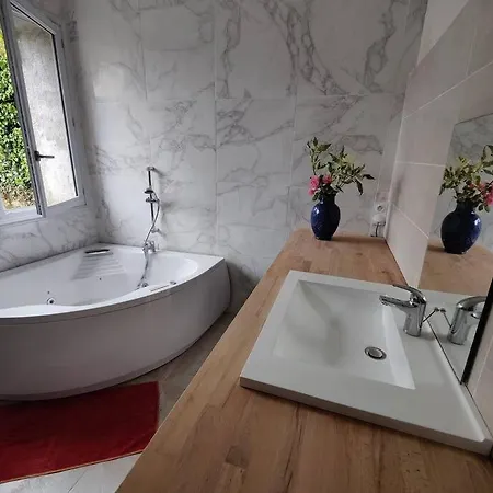 Maison Atypique Avec Balneotherapie Et Belle Vue Casa vacanze *